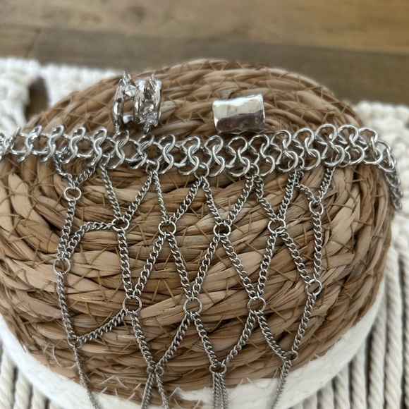 URBAN OUTFITTERS Bundle of Silver Chain Bracelet and ear cuff earrings set of 2 - Picture 13 of 13